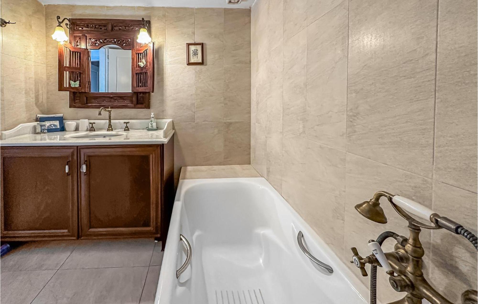 2 Bedroom Lovely Home In קלמאטה מראה חיצוני תמונה
